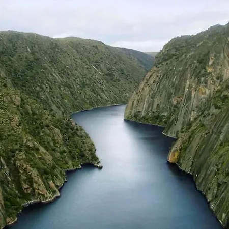 Flor Do Douro - Comercio E Hotelaria, Lda 招待所 米兰达·杜·杜罗