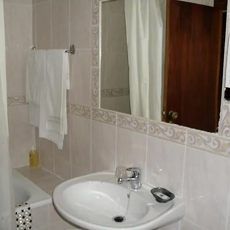 Pensión Flor Do Douro - Comércio E Hotelaria, Lda Miranda del Duero